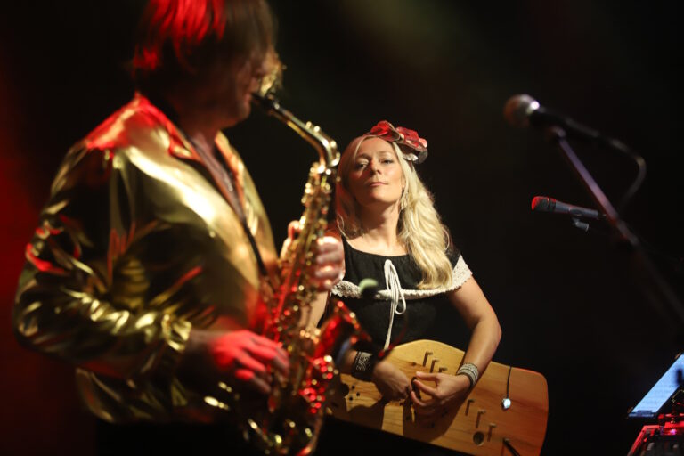 Duo "Viņš un Viņa"